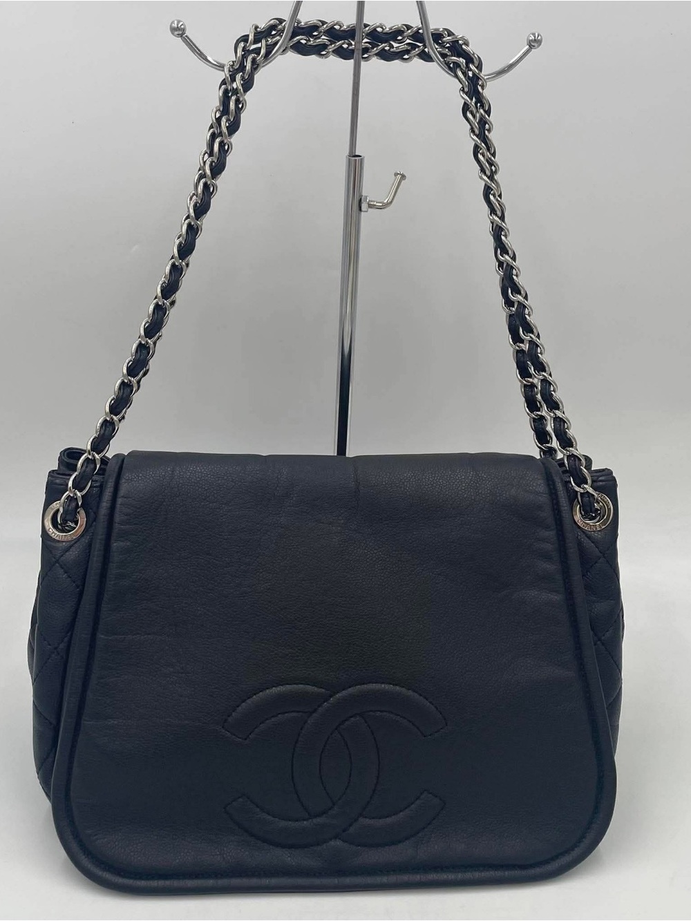 CHANEL Black soft Caviar Quilted Leather Shoulder Bag with Chain-Strap